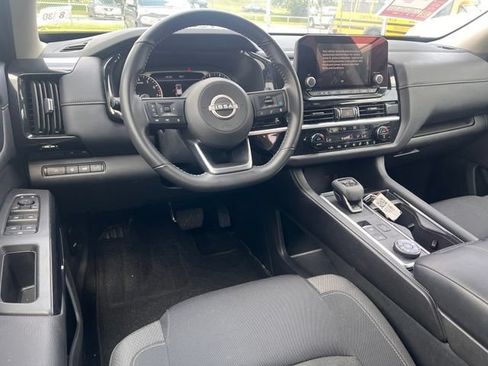 Used 2025 Nissan Pathfinder SV AWD/4WD image 13