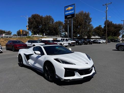 Used 2024 Chevrolet Corvette Z06 w/ Z07 Performance Package image 2