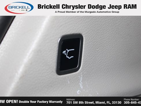 Used 2020 Chrysler Pacifica Touring w/ Advanced Safetytec Group FWD image 13