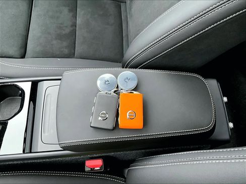 Used 2023 Volvo XC40 Recharge Plus w/ Protection Package Premier image 13