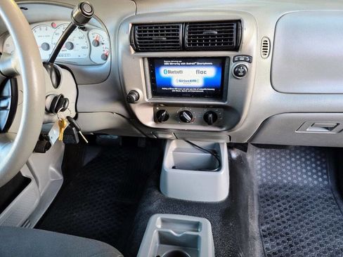 Used 2003 Ford Explorer Sport Trac 2WD image 14