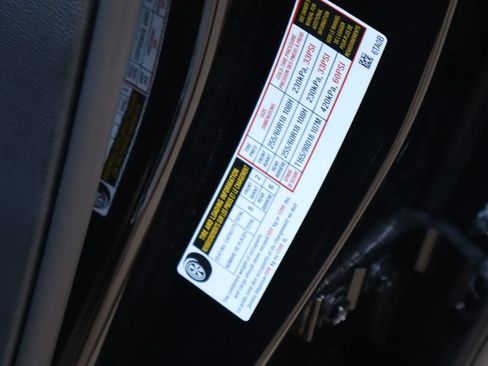 Used 2024 Nissan Pathfinder SL w/ Lighting Package (N92) FWD image 32
