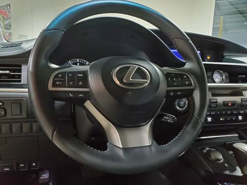 Used 2017 Lexus ES 350 w/ Accessory Package FWD image 25