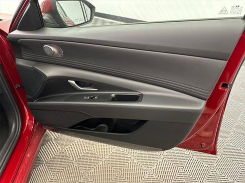 New 2025 Hyundai Elantra Limited image 15