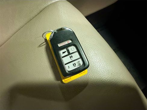 Used 2019 Honda Pilot Touring image 42