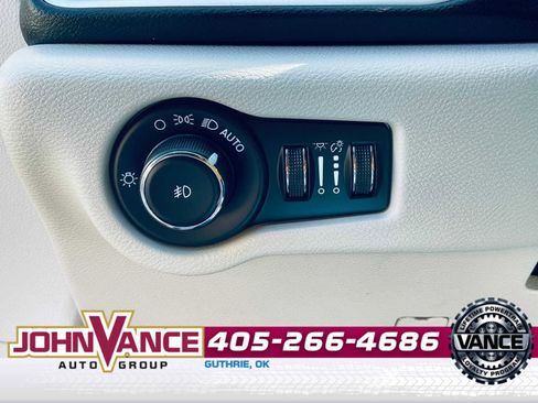 Used 2023 Chrysler Pacifica Touring-L image 23