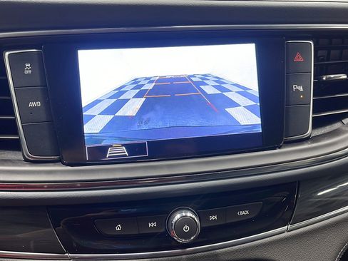 Used 2020 Buick Enclave Essence AWD/4WD image 9