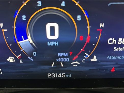 Used 2025 Chevrolet Traverse LT image 11