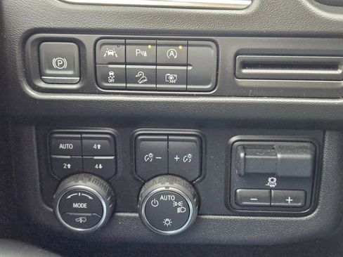 Used 2024 Chevrolet Suburban Z71 w/ Z71 Off-Road Package image 25