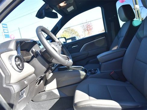 Certified 2025 Chevrolet Colorado ZR2 w/ Midnight Edition image 26