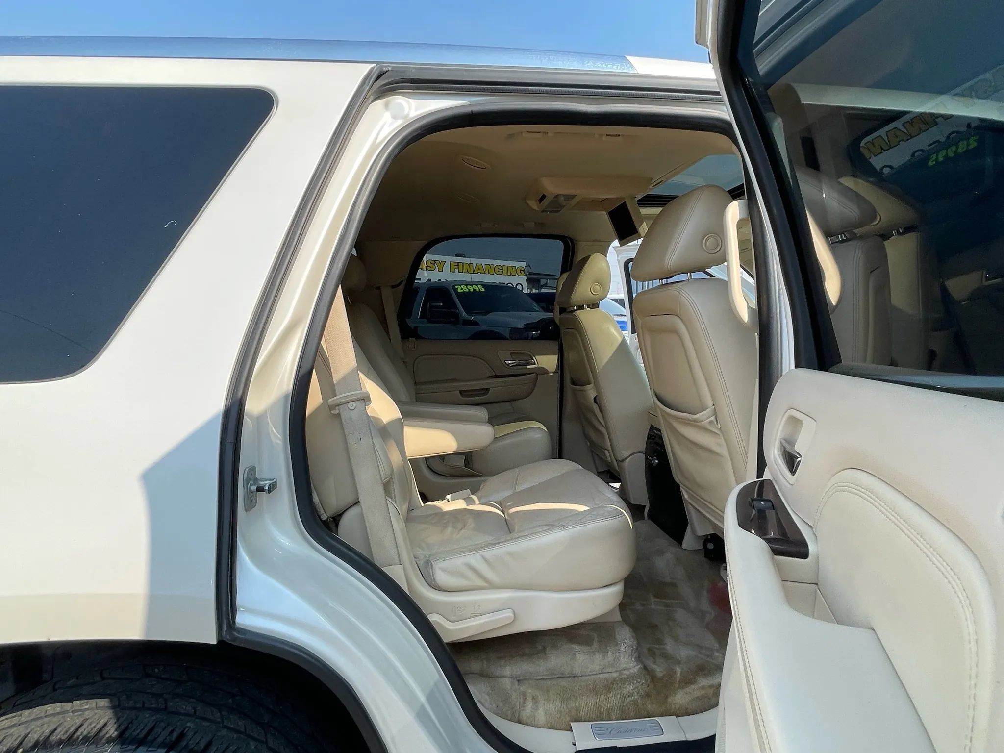 Used 2007 Cadillac Escalade AWD w/ Climate Package image 12