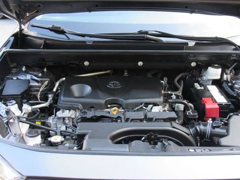 Used 2021 Toyota RAV4 LE image 15