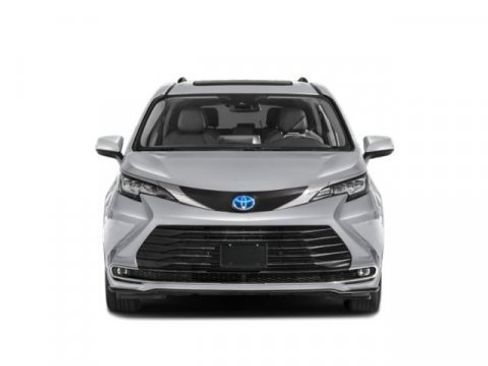 Used 2023 Toyota Sienna XLE image 4