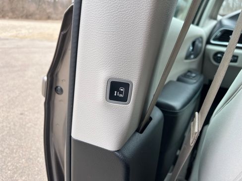 Used 2018 Chrysler Pacifica Touring Plus image 31