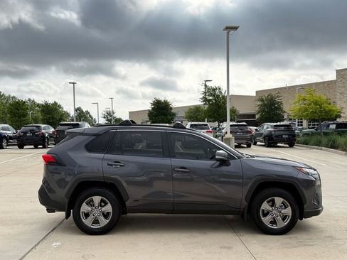 Used 2025 Toyota RAV4 XLE w/ Convenience Package AWD/4WD image 4