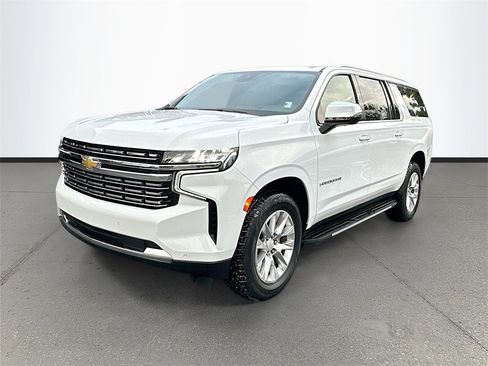 Used 2023 Chevrolet Suburban Premier image 3