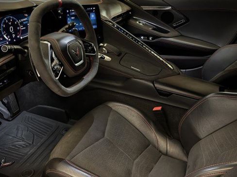 Used 2024 Chevrolet Corvette Stingray Premium Cpe w/ Z51 Performance Package RWD image 4