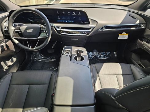 Used 2025 Cadillac Lyriq Sport RWD image 17