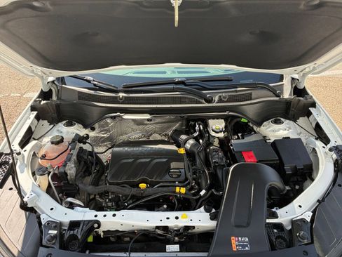 Used 2025 Chevrolet Trax LT w/ LT Convenience Package image 31