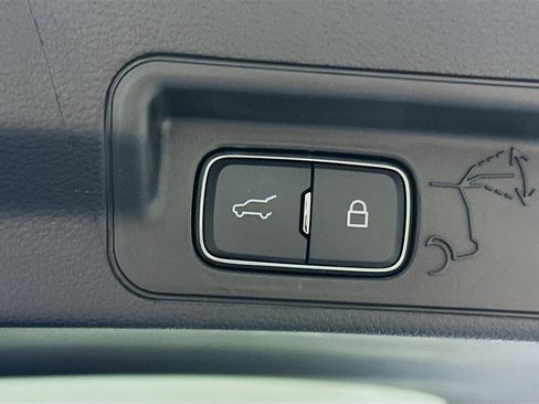 Used 2025 Ford Explorer Active RWD image 31