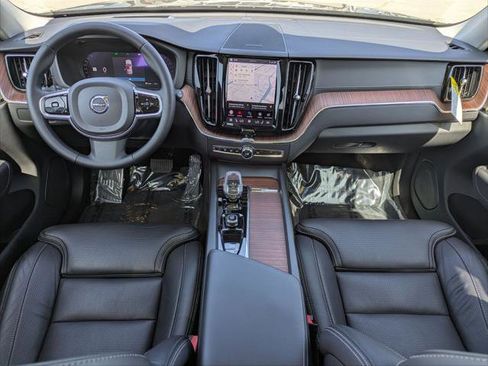Used 2023 Volvo XC60 B5 Ultimate FWD image 22