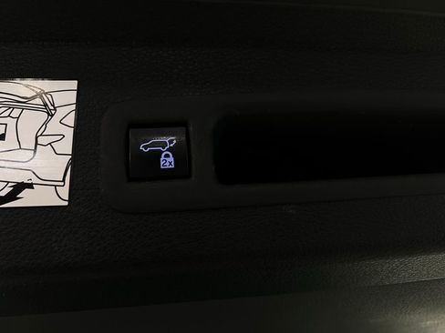 Used 2024 Toyota Sienna XLE image 30