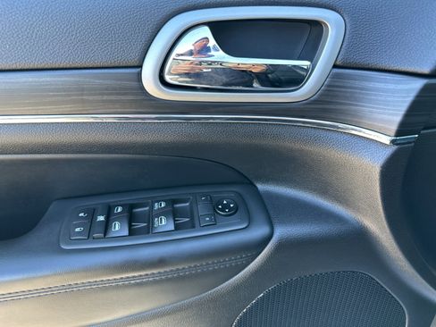 Used 2021 Jeep Grand Cherokee Limited image 11