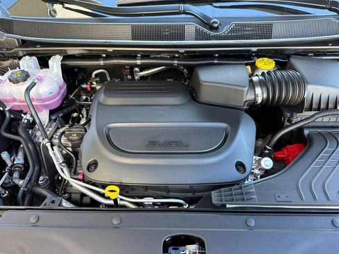 New 2026 Chrysler Pacifica Select image 8