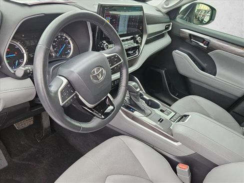 Used 2022 Toyota Highlander Limited image 10