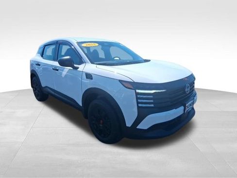 Used 2025 Nissan Kicks S AWD/4WD image 11