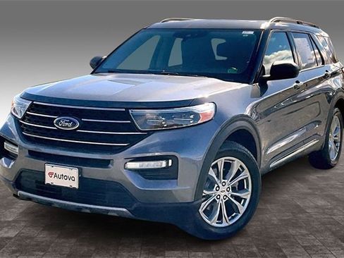 Used 2022 Ford Explorer XLT w/ Equipment Group 202A image 3