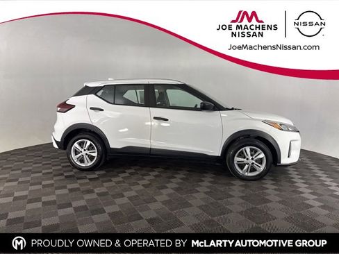 Used 2022 Nissan Kicks S image 5