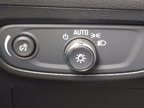 Used 2025 Buick Encore GX Sport Touring image 23