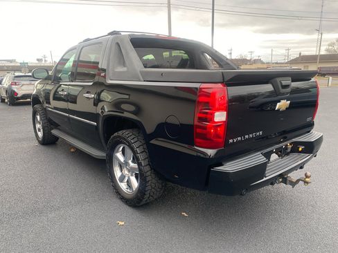 Used 2011 Chevrolet Avalanche LTZ image 7