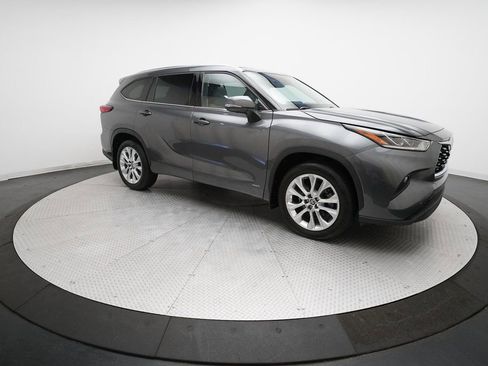 Used 2023 Toyota Highlander Limited image 13