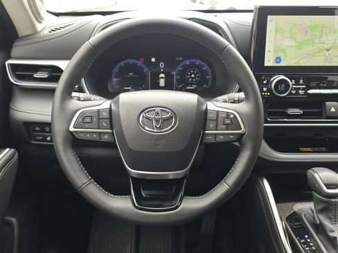 Used 2026 Toyota Highlander Platinum AWD/4WD image 15