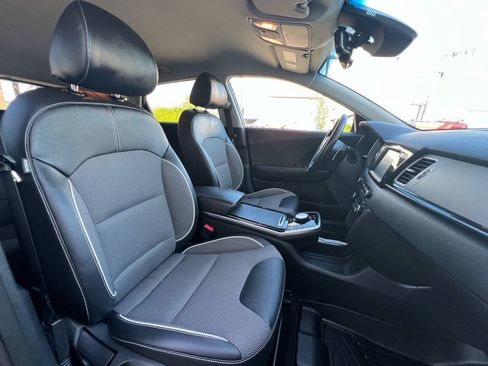 Used 2019 Kia Niro EX w/ Cold Weather Package 2.0 FWD image 22