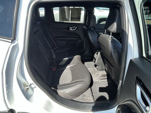 Used 2024 Jeep Compass Latitude w/ Convenience Group image 19