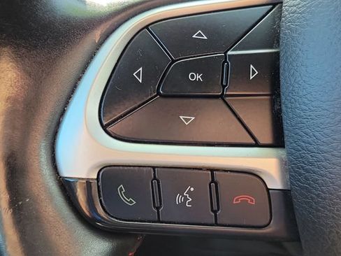 Used 2018 Jeep Compass Trailhawk w/ Leather Interior Group AWD/4WD image 11