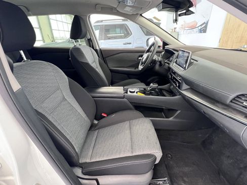 Used 2023 Nissan Rogue SV image 19