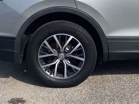 Used 2019 Volkswagen Tiguan SE image 9