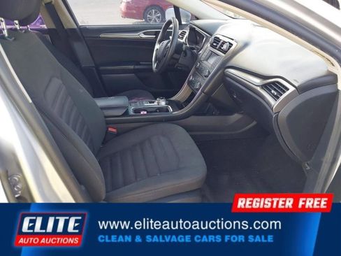 Used 2017 Ford Fusion SE image 9