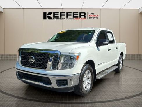 Used 2018 Nissan Titan SV w/ SV Convenience Package RWD image 1