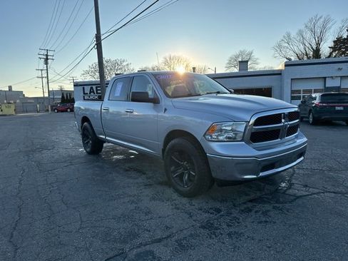 Used 2017 RAM 1500 Classic SLT image 3