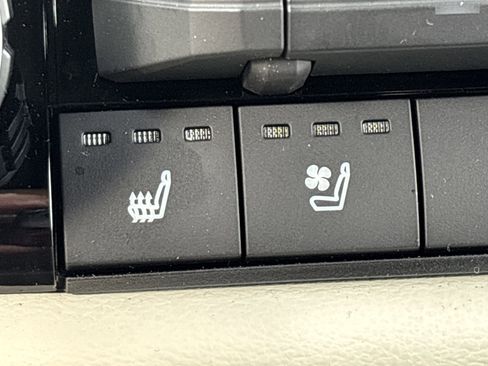 Certified 2025 Toyota Tundra Capstone AWD/4WD image 27