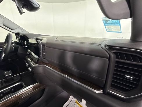 Used 2025 GMC Sierra 1500 Elevation image 32