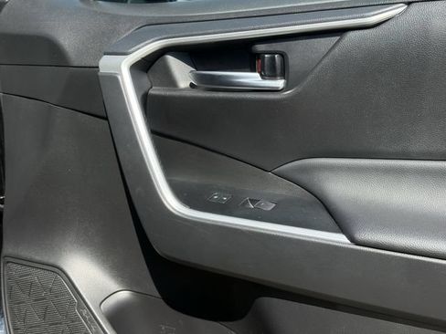 Used 2025 Toyota RAV4 XLE FWD image 28