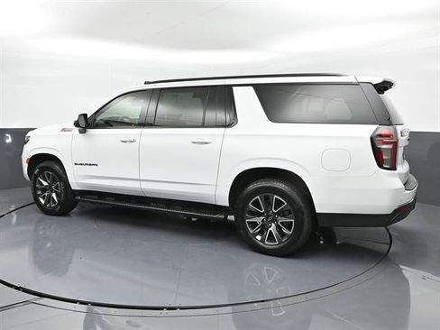 Used 2022 Chevrolet Suburban Z71 w/ Luxury Package AWD/4WD image 32