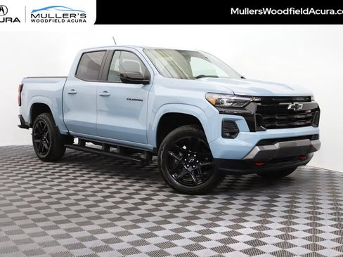 Used 2025 Chevrolet Colorado Z71 w/ Technology Package AWD/4WD image 1