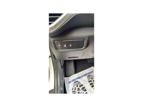 Used 2025 Kia Soul LX w/ LX Technology Package FWD image 13
